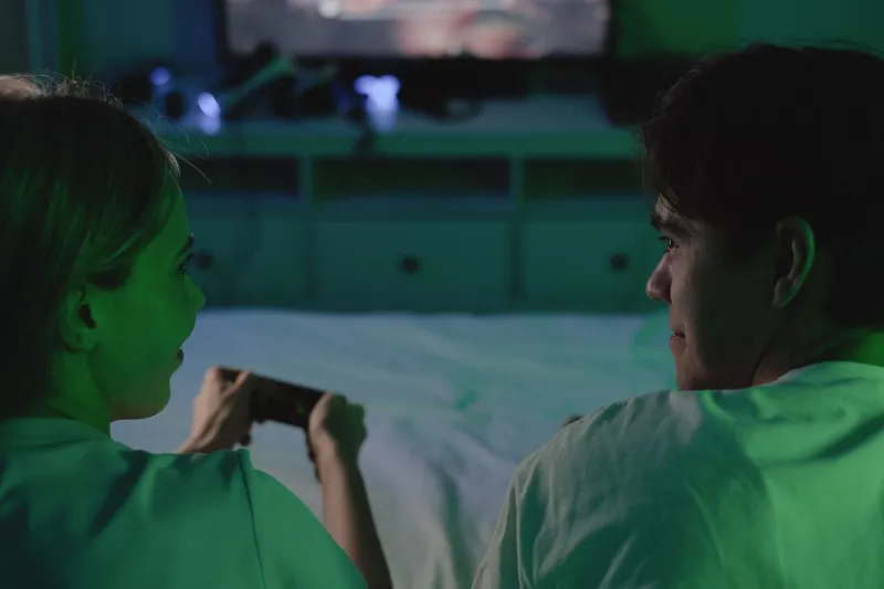 No Signal, Full Pack: How Online Communities Are Becoming the Dens We Actually Need